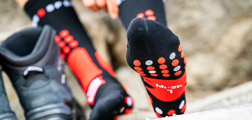 HIKING SOCKS, BLACK/CORE RED/WHITE, t2